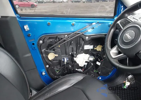 2018 Jeep Compass Latitude 4X4 z USA, uszkodzony, nr VIN 3C4NJDBB1JT470471